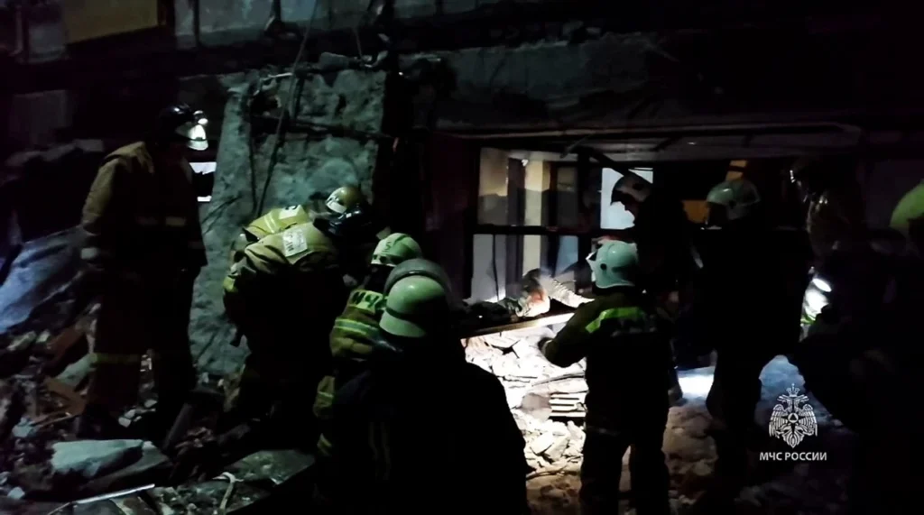 This grab from a handout footage released by the Russian Emergencies Ministry on February 3, 2024, shows rescuers clearing rubble, taking out victims' bodies and searching for survivors inside a destroyed bakehouse hit by recent shelling in the city of Lysychansk. Ukrainian shelling on the eastern occupied city of Lysychansk killed at least 20 people, Russia said Saturday, with at least 10 others wounded and rescue operations ongoing. (Photo by Handout / Russian Emergencies Ministry / AFP) / RESTRICTED TO EDITORIAL USE - MANDATORY CREDIT "AFP PHOTO / Russian Emergencies Ministry" - NO MARKETING NO ADVERTISING CAMPAIGNS - DISTRIBUTED AS A SERVICE TO CLIENTS